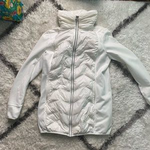 Creamy white stretchy puffer jacket